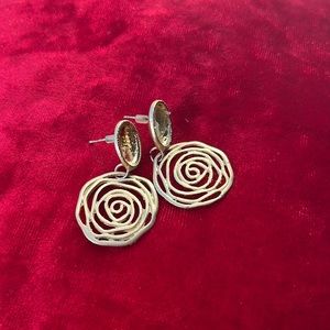 Stainless steal flower earrings🌼